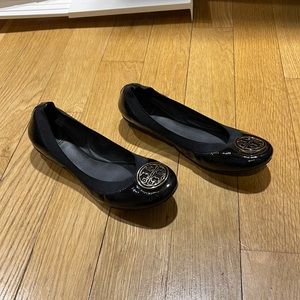 Tory Burch Black Patent Leather Scrunch Flats - Women’s US 8